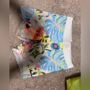 Tropical Print Medium Nike Pros